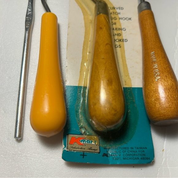 Latch Hook Tool Set with Wooden and Orange Handles - Picture 2 of 7